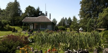 Lionės ir Valdo Nakučių sodyba