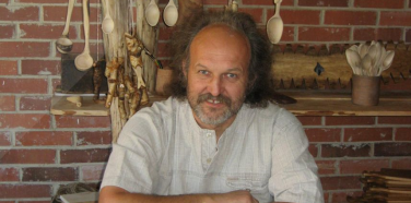 Medžio drožėjas Gediminas Kairys